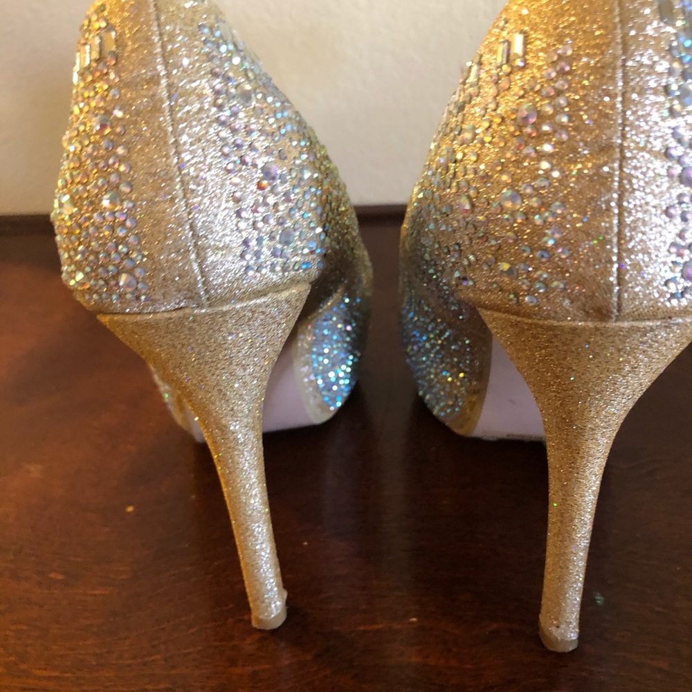 Shoes - Picture 3 of 4